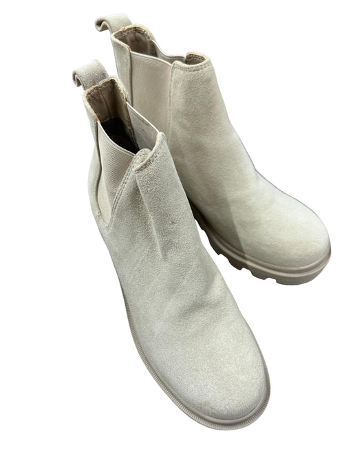 Steve Madden - White Suede Boot