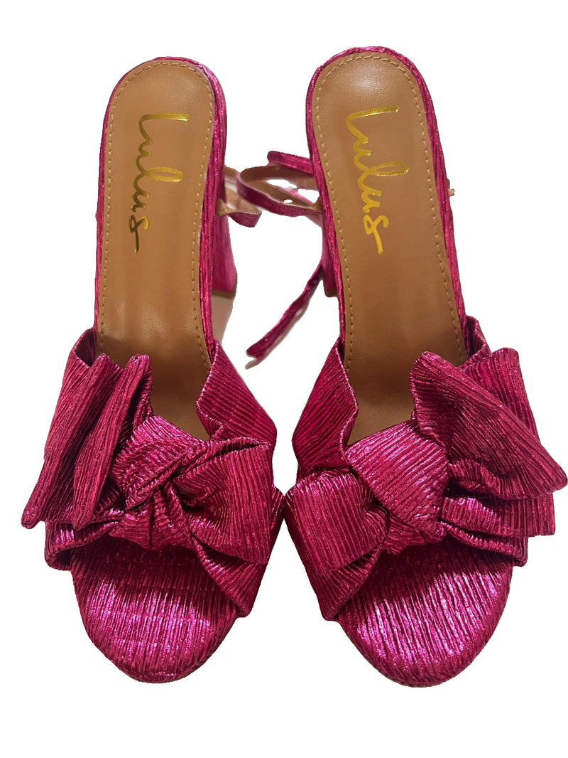 Lulu's- Pink Heels